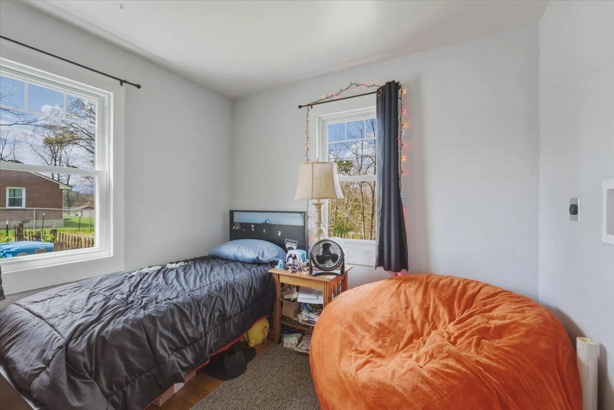 4925 Oak RD NW - Photo 15