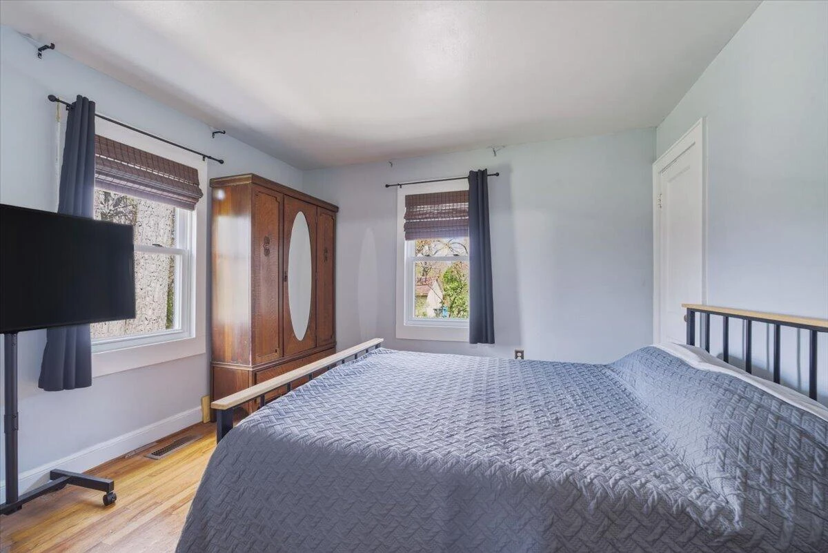 4925 Oak RD NW - Photo 17