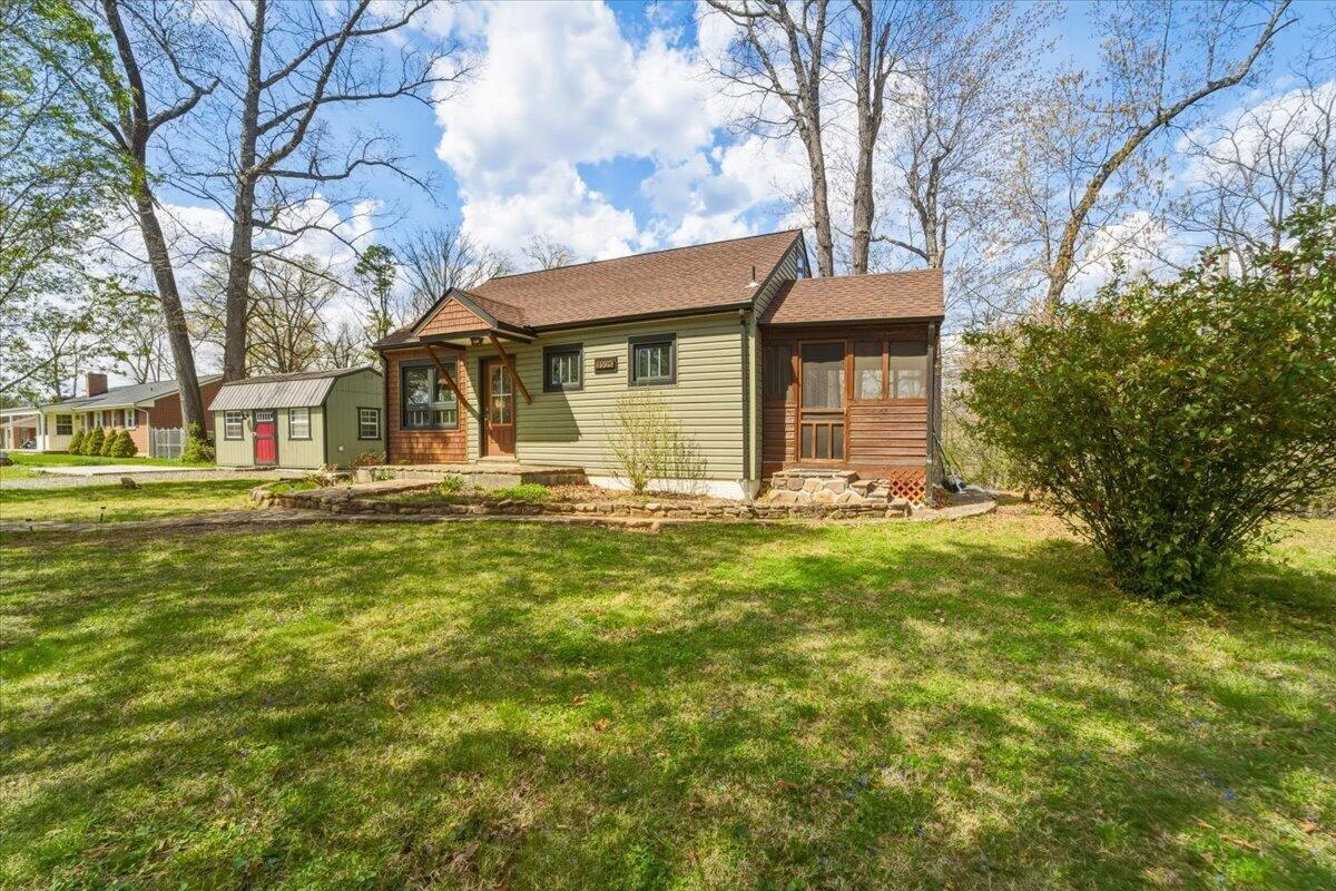 4925 Oak RD NW - Photo 4