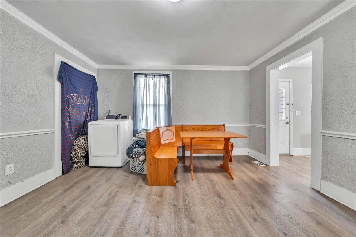 629 Highland AVE SE - Photo 10