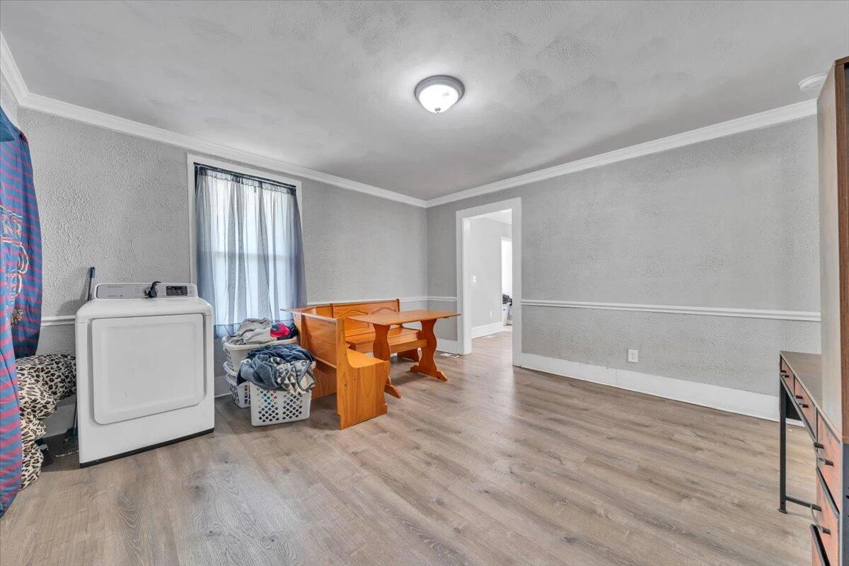 629 Highland AVE SE - Photo 11