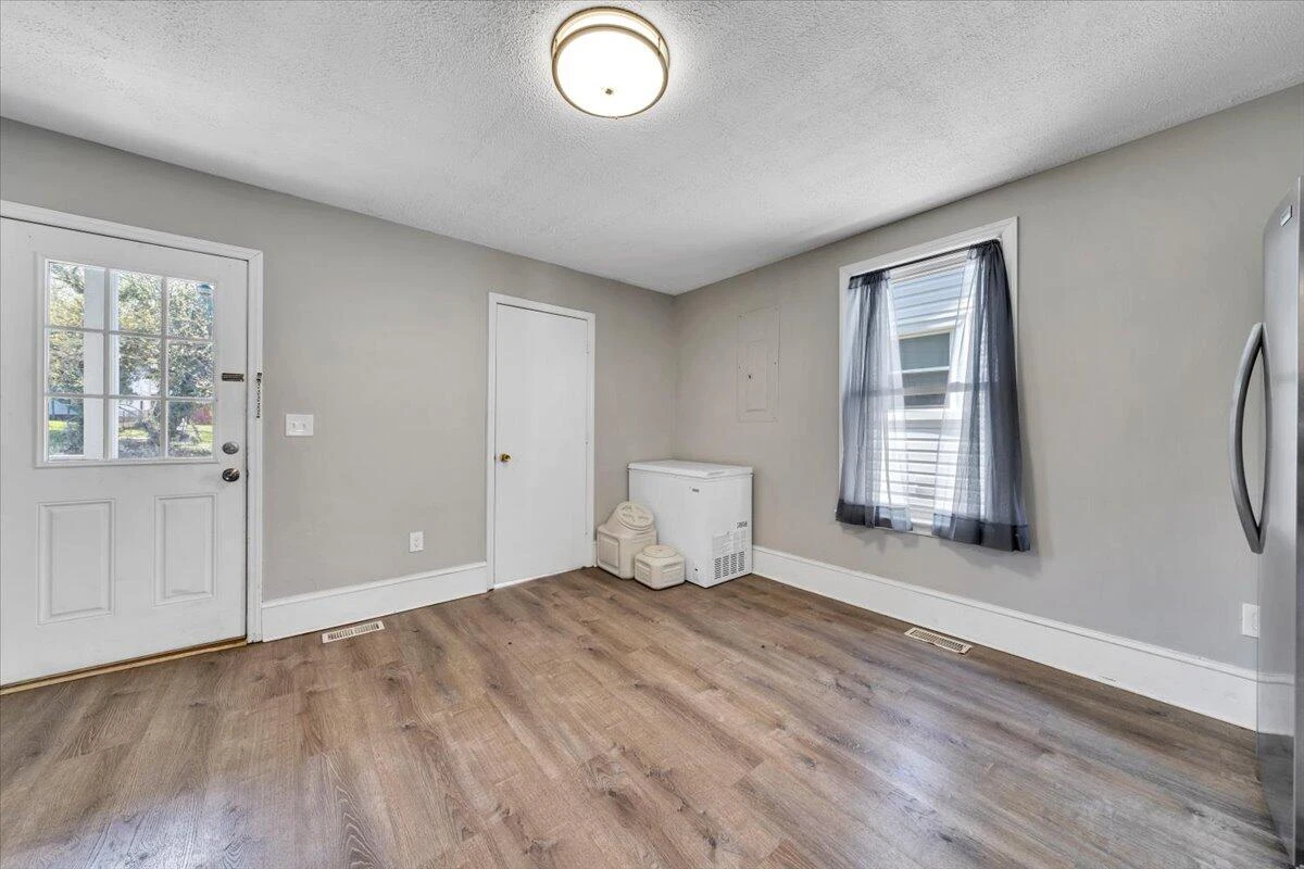 629 Highland AVE SE - Photo 16