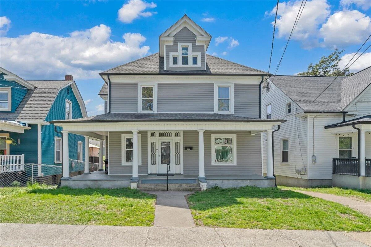 629 Highland AVE SE - Photo 2