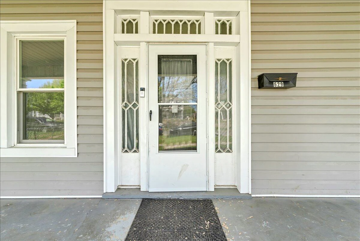 629 Highland AVE SE - Photo 3