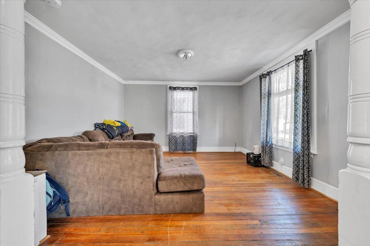 629 Highland AVE SE - Photo 5