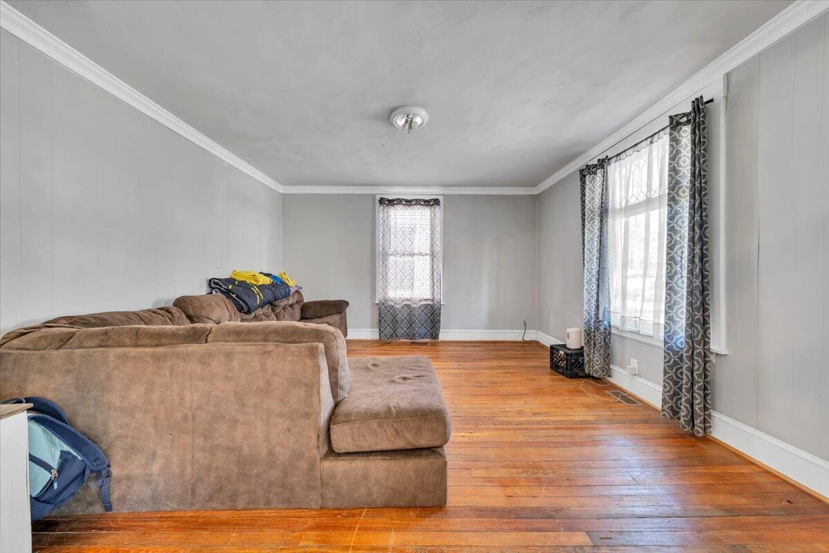 629 Highland AVE SE - Photo 6
