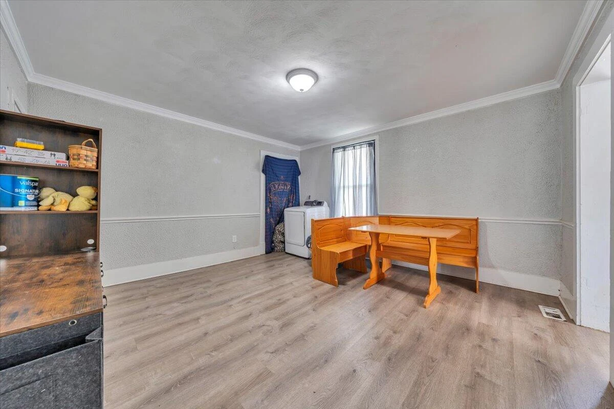 629 Highland AVE SE - Photo 9