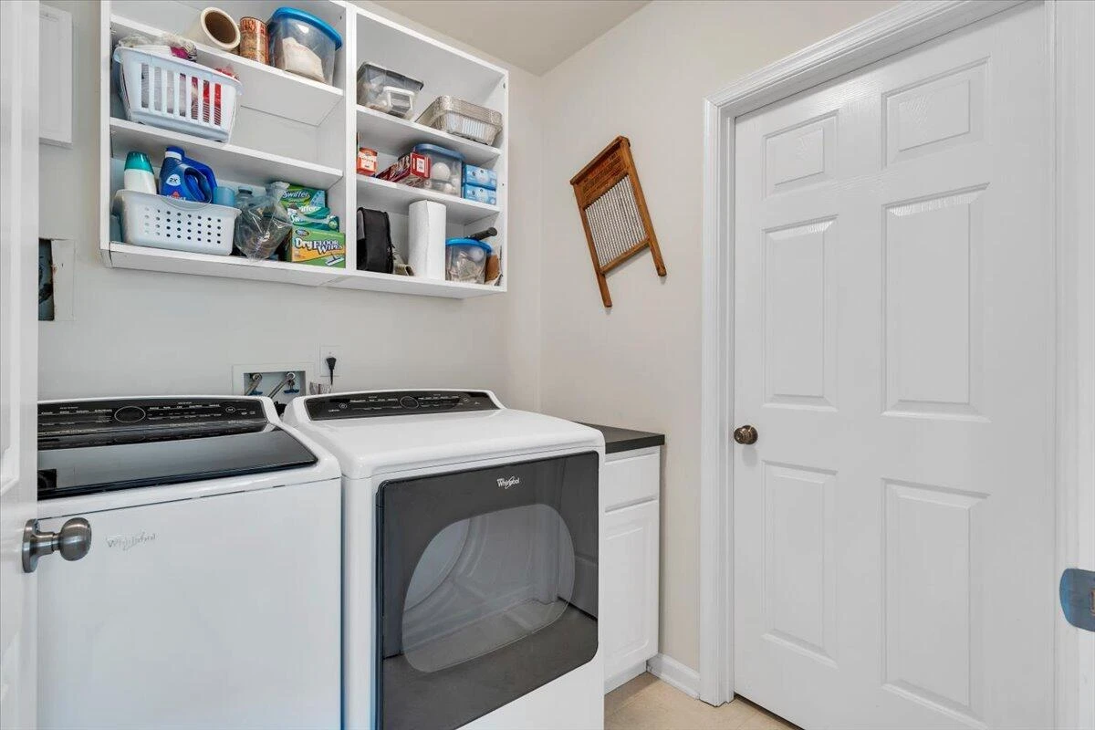 475 Cambridge CT #E2 - Photo 33