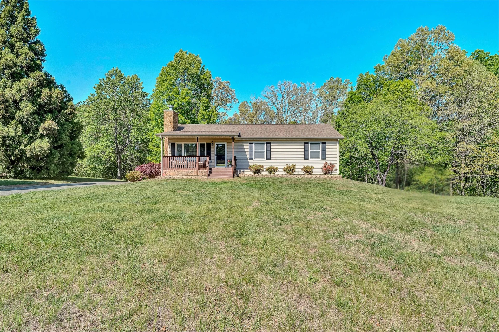 1302 Goodview RD - Photo 2