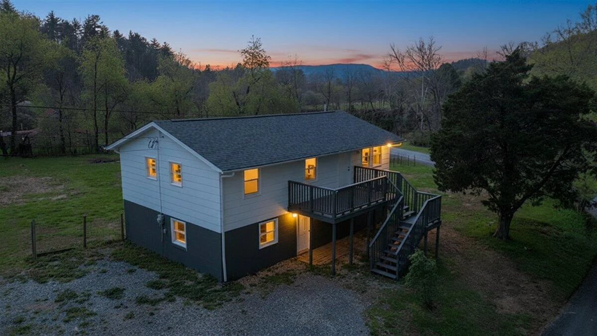 28 Scotts Hollow RD