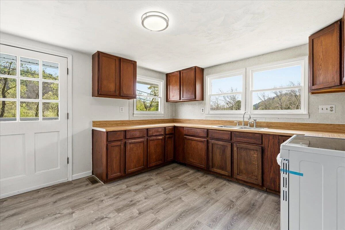 28 Scotts Hollow RD - Photo 8