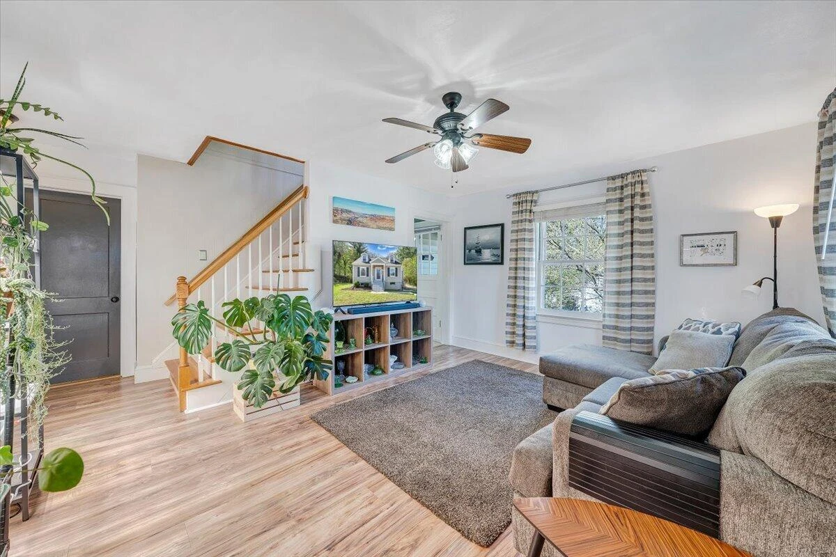 5329 Eden AVE - Photo 3