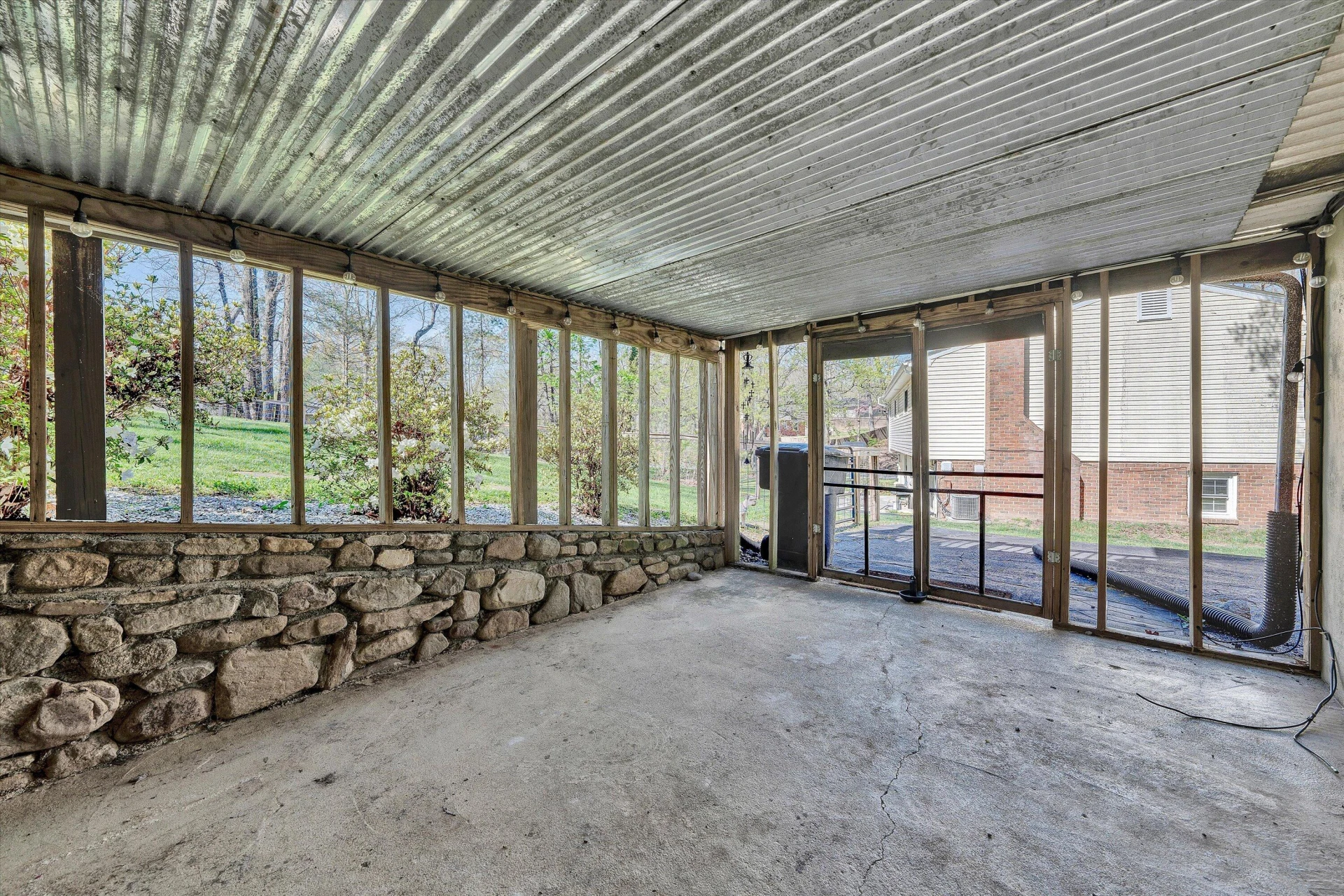 2972 Tree Swallow RD - Photo 29