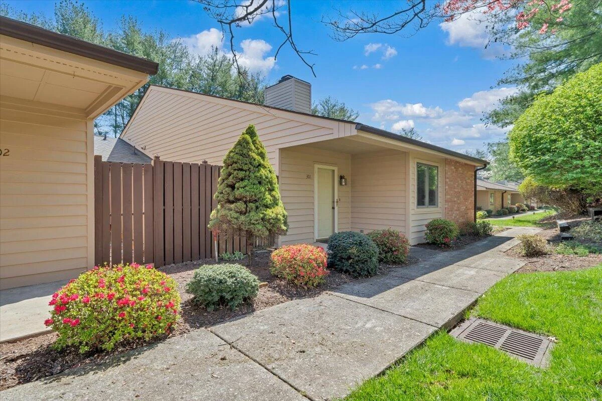 301 Windward DR SW