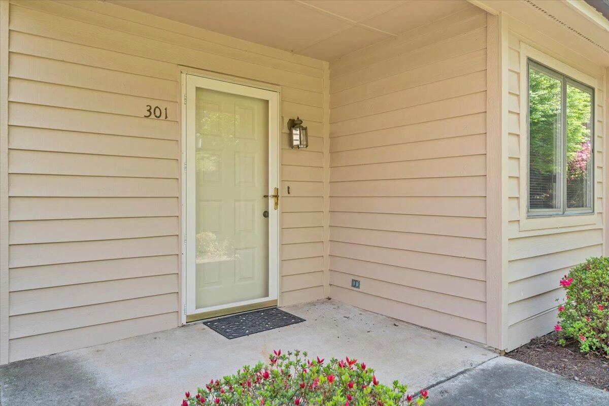 301 Windward DR SW - Photo 2