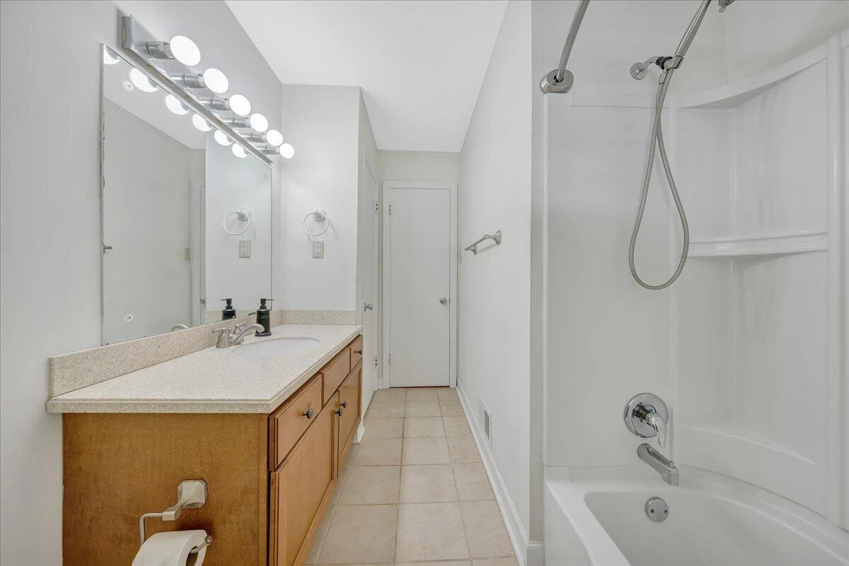 3579 Hartland RD - Photo 6