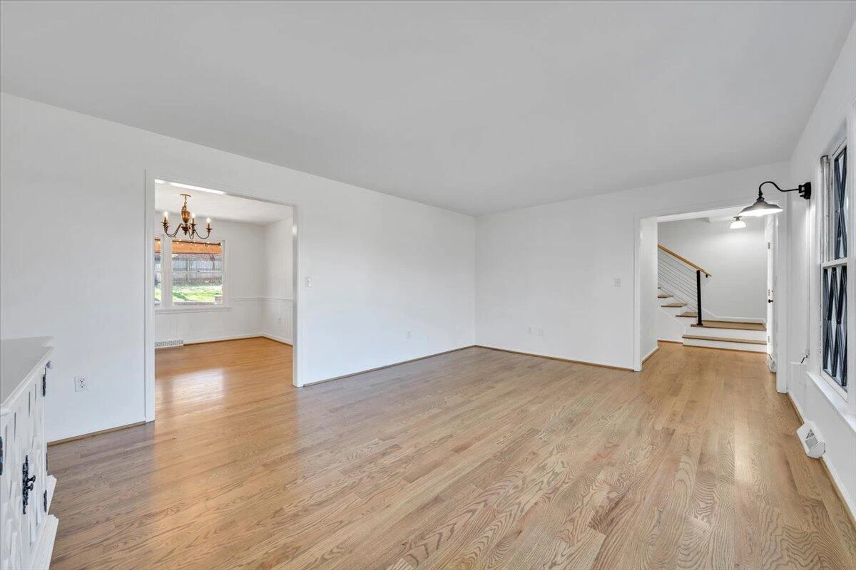 229 Queen Regent CT - Photo 10