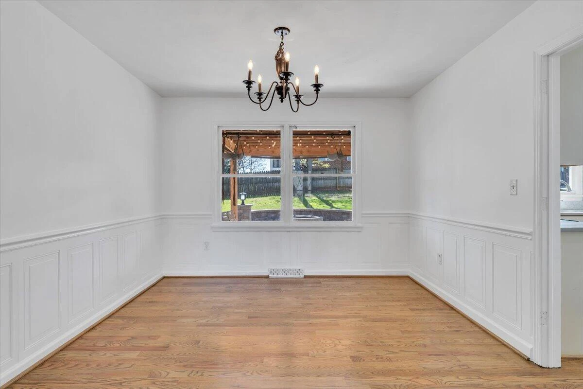 229 Queen Regent CT - Photo 11