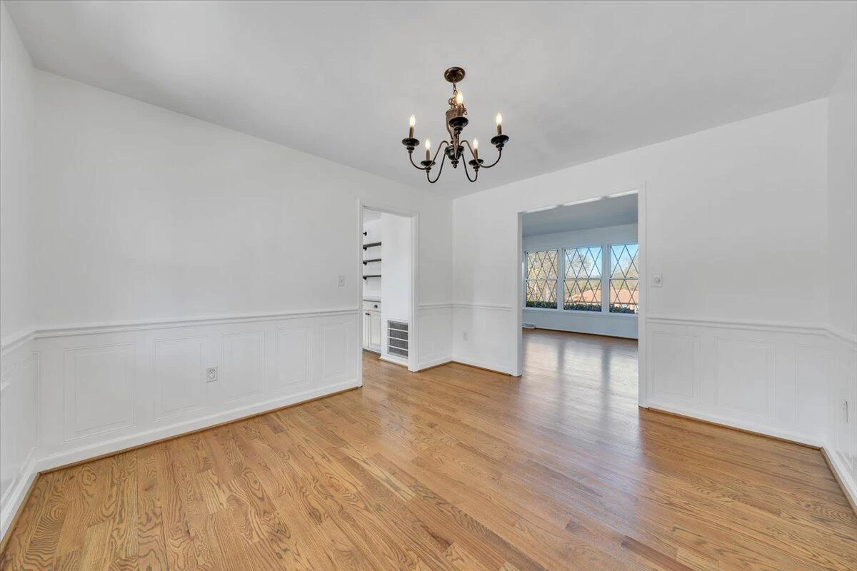 229 Queen Regent CT - Photo 12