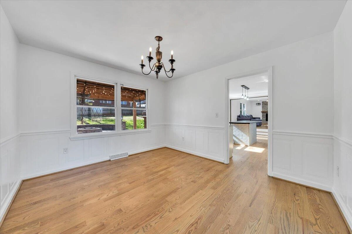 229 Queen Regent CT - Photo 13