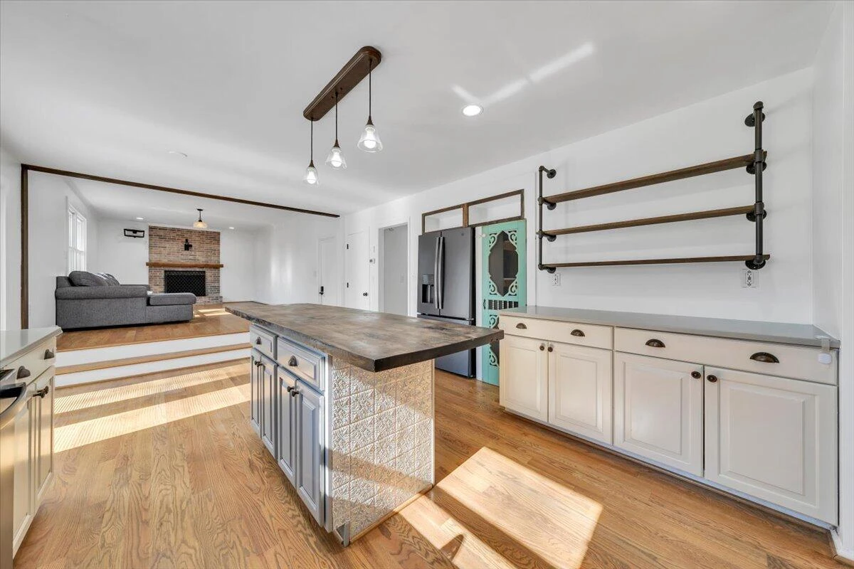 229 Queen Regent CT - Photo 15