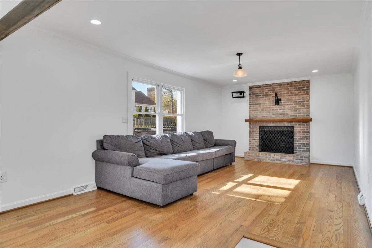 229 Queen Regent CT - Photo 22