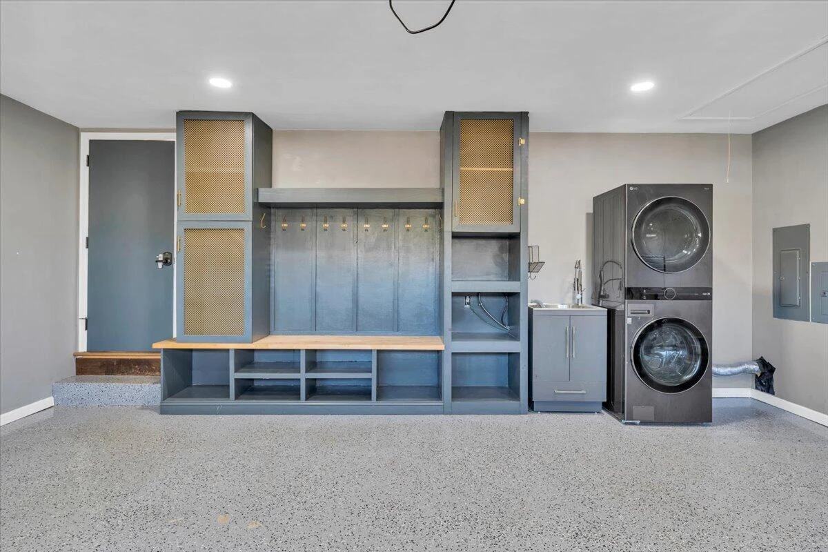 229 Queen Regent CT - Photo 27