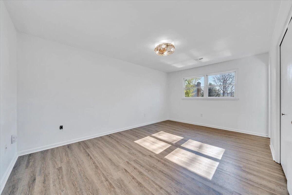 229 Queen Regent CT - Photo 30