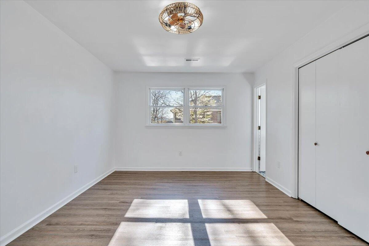 229 Queen Regent CT - Photo 31