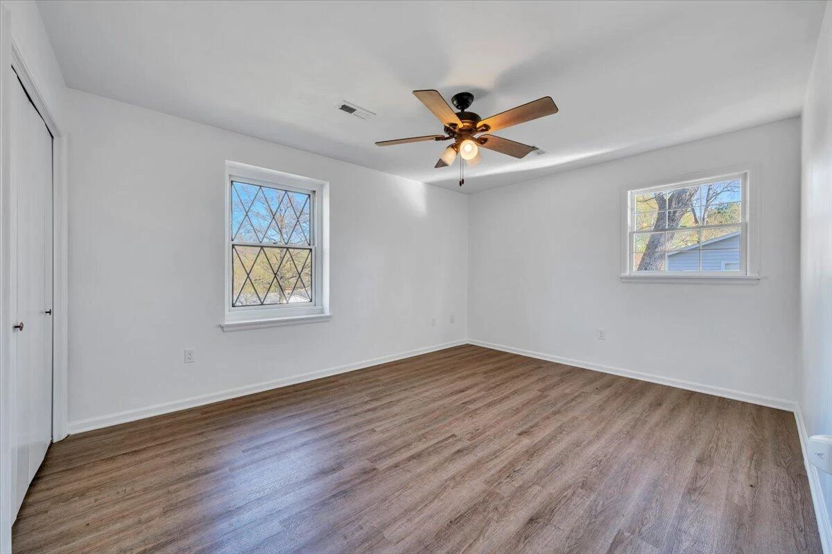 229 Queen Regent CT - Photo 35