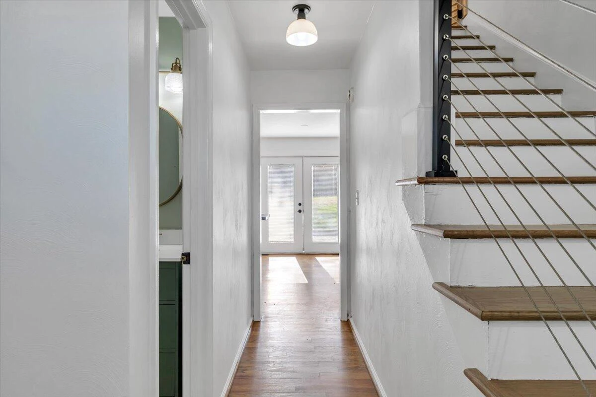 229 Queen Regent CT - Photo 4