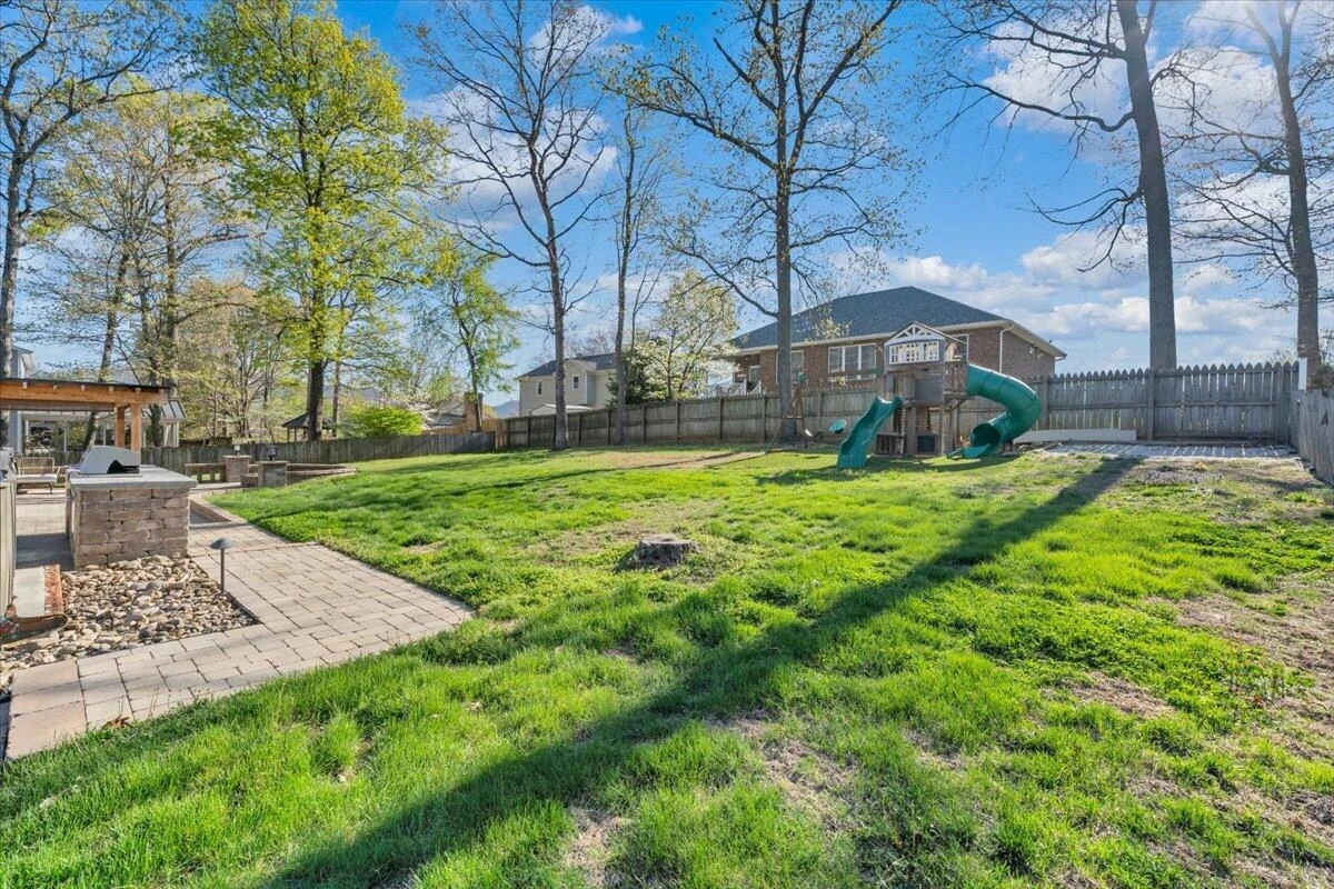 229 Queen Regent CT - Photo 44
