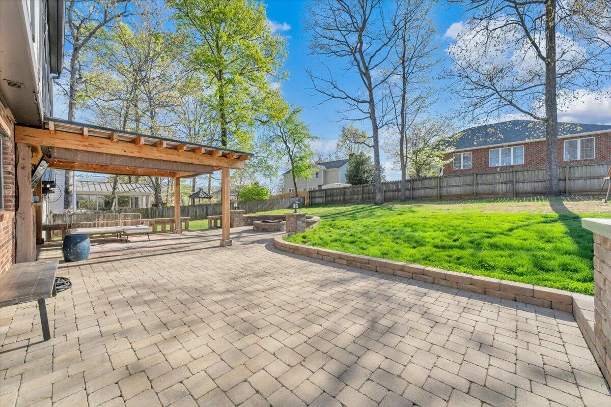 229 Queen Regent CT - Photo 45