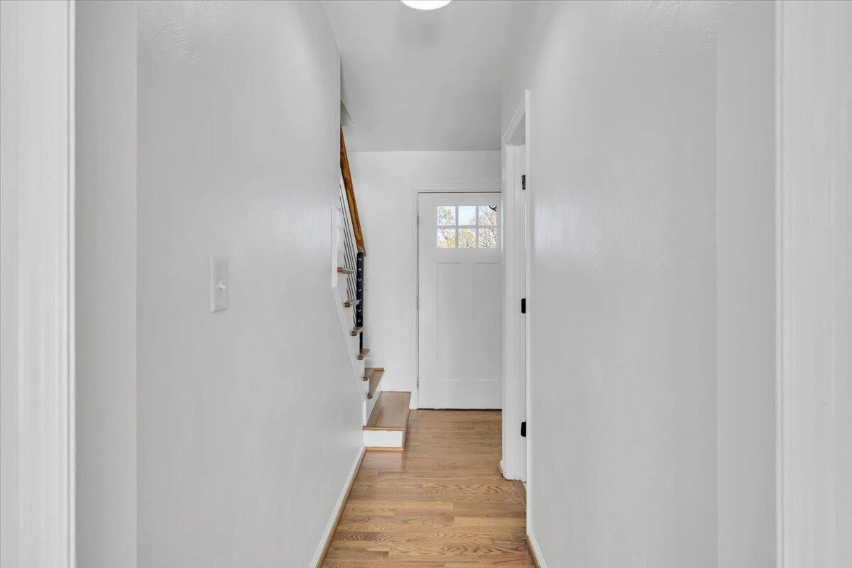 229 Queen Regent CT - Photo 5