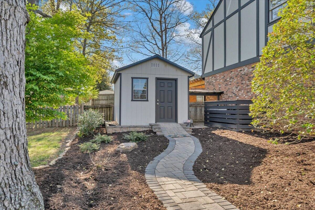 229 Queen Regent CT - Photo 57