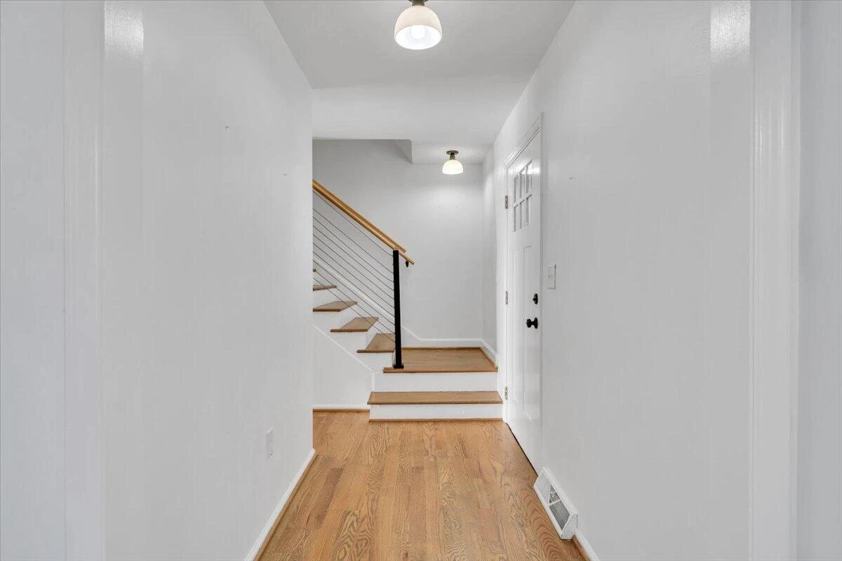 229 Queen Regent CT - Photo 6