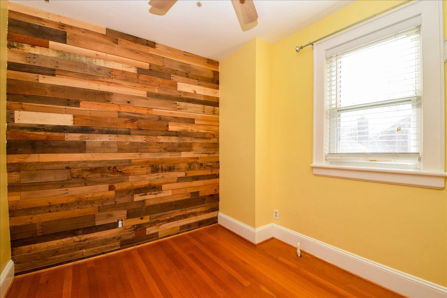 3424 Greenland AVE NW - Photo 18