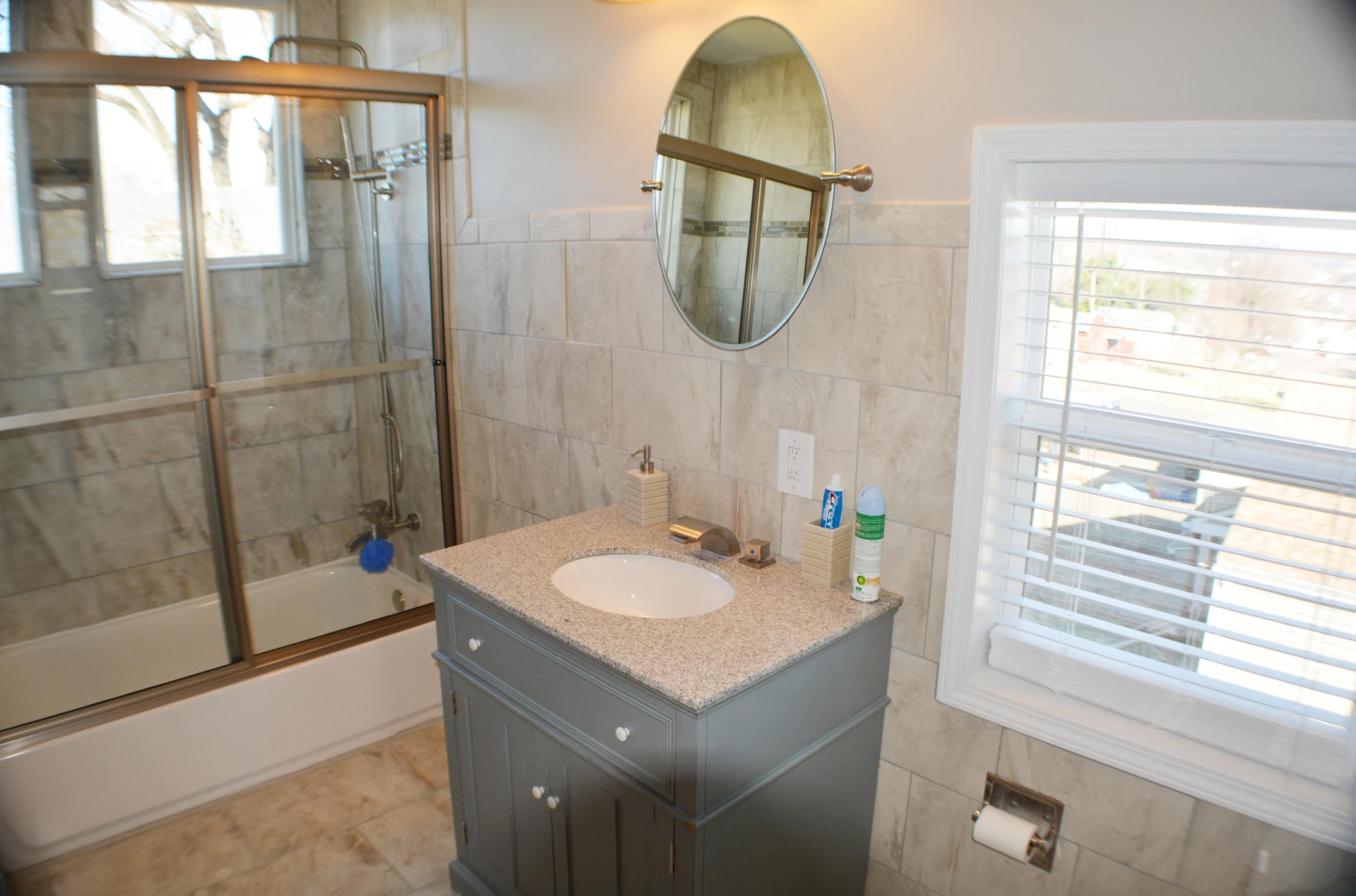1138 Montrose AVE SE - Photo 19