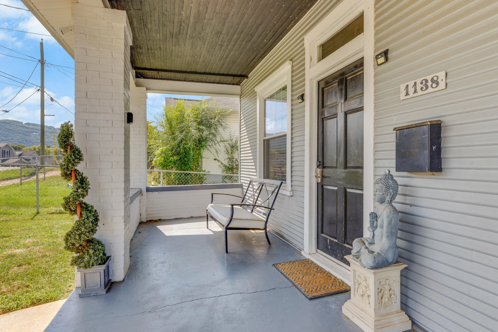 1138 Montrose AVE SE - Photo 4