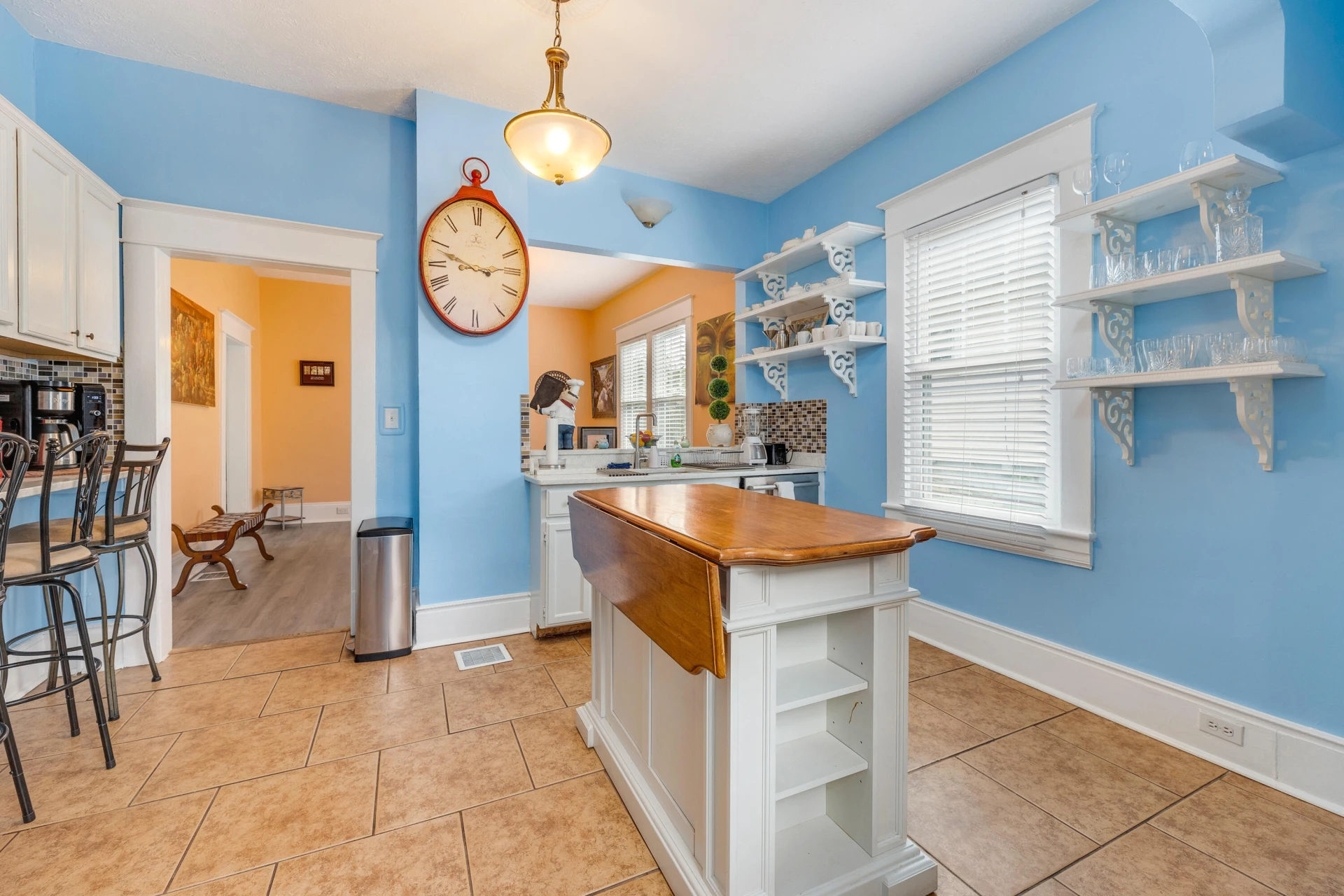 1138 Montrose AVE SE - Photo 8