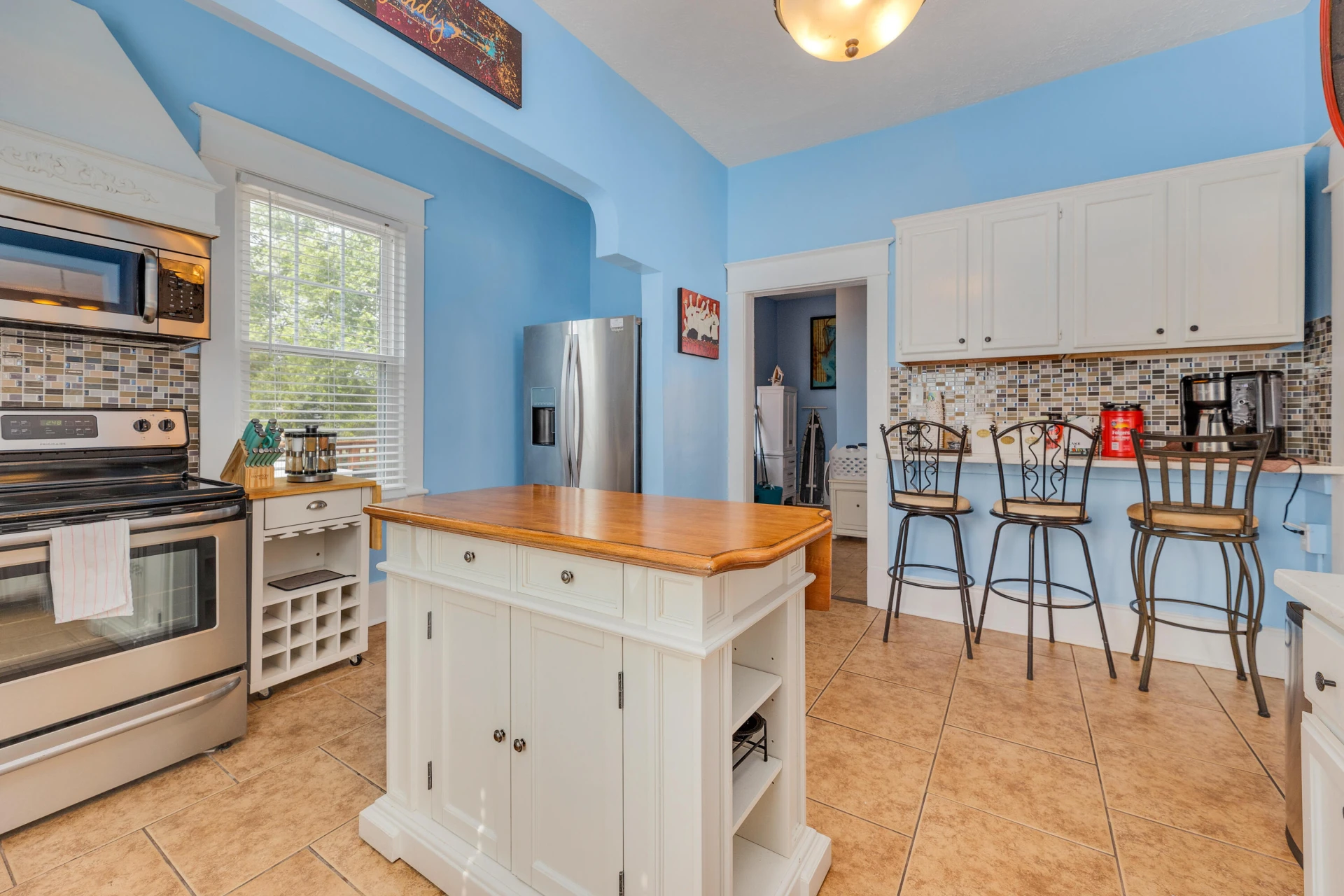 1138 Montrose AVE SE - Photo 9