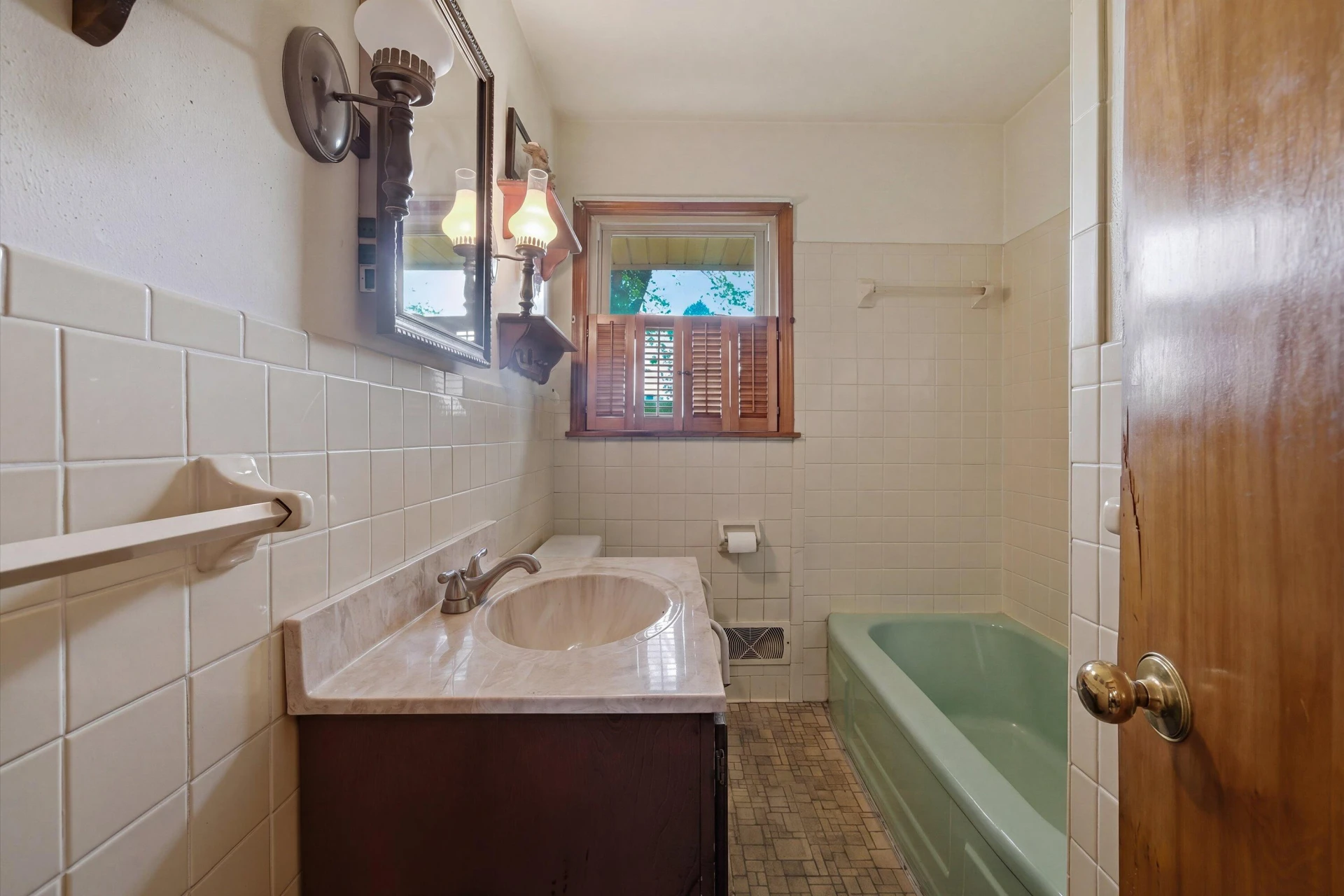 5011 Victoria ST NW - Photo 11