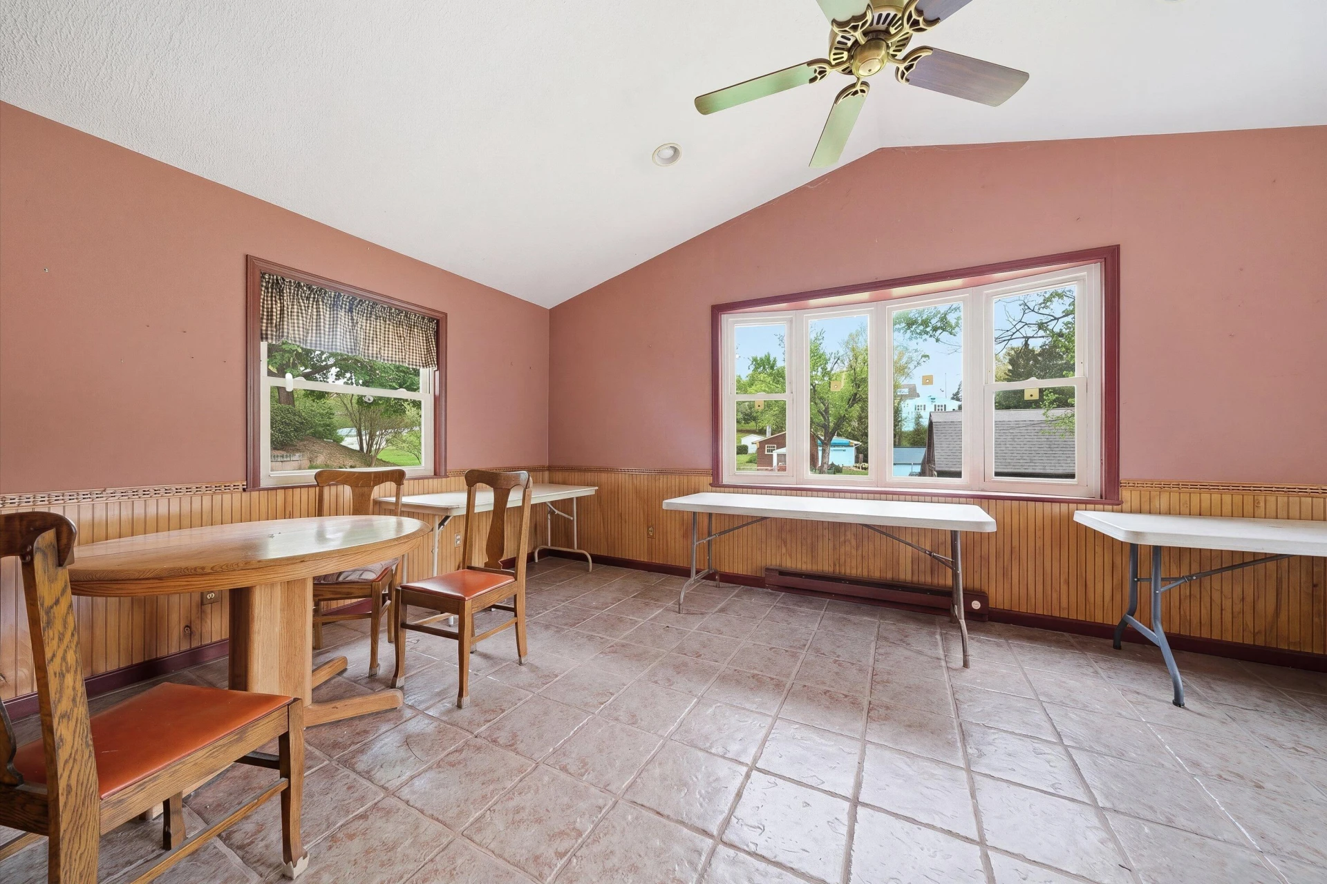 5011 Victoria ST NW - Photo 18