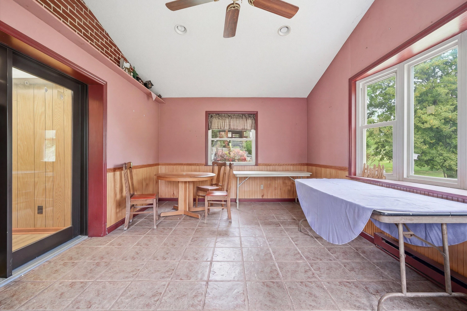 5011 Victoria ST NW - Photo 19