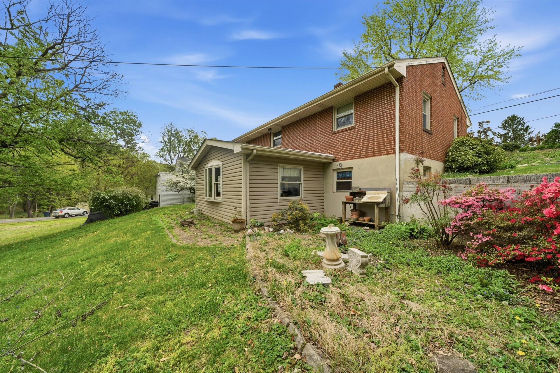 5011 Victoria ST NW - Photo 20