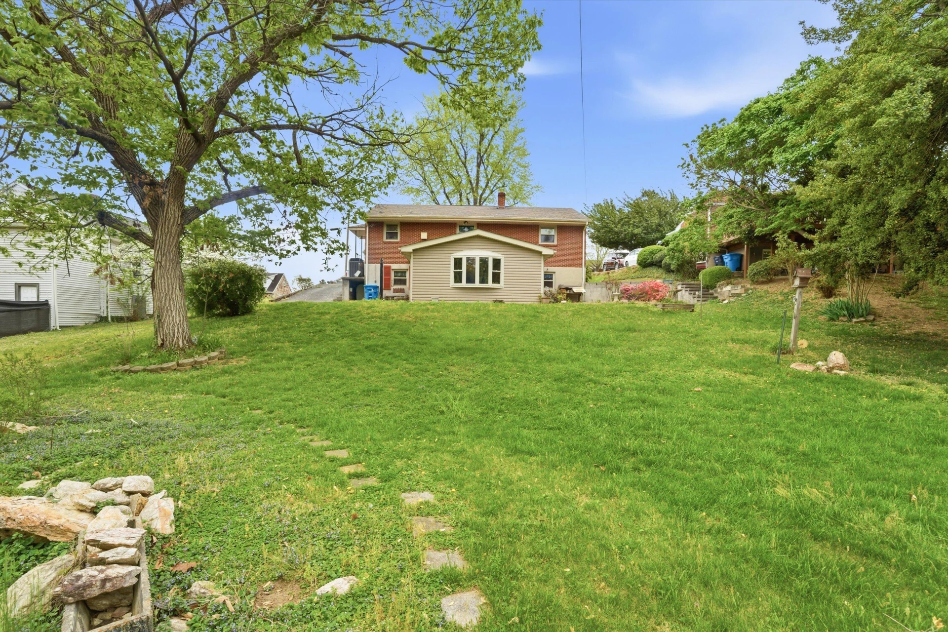 5011 Victoria ST NW - Photo 21