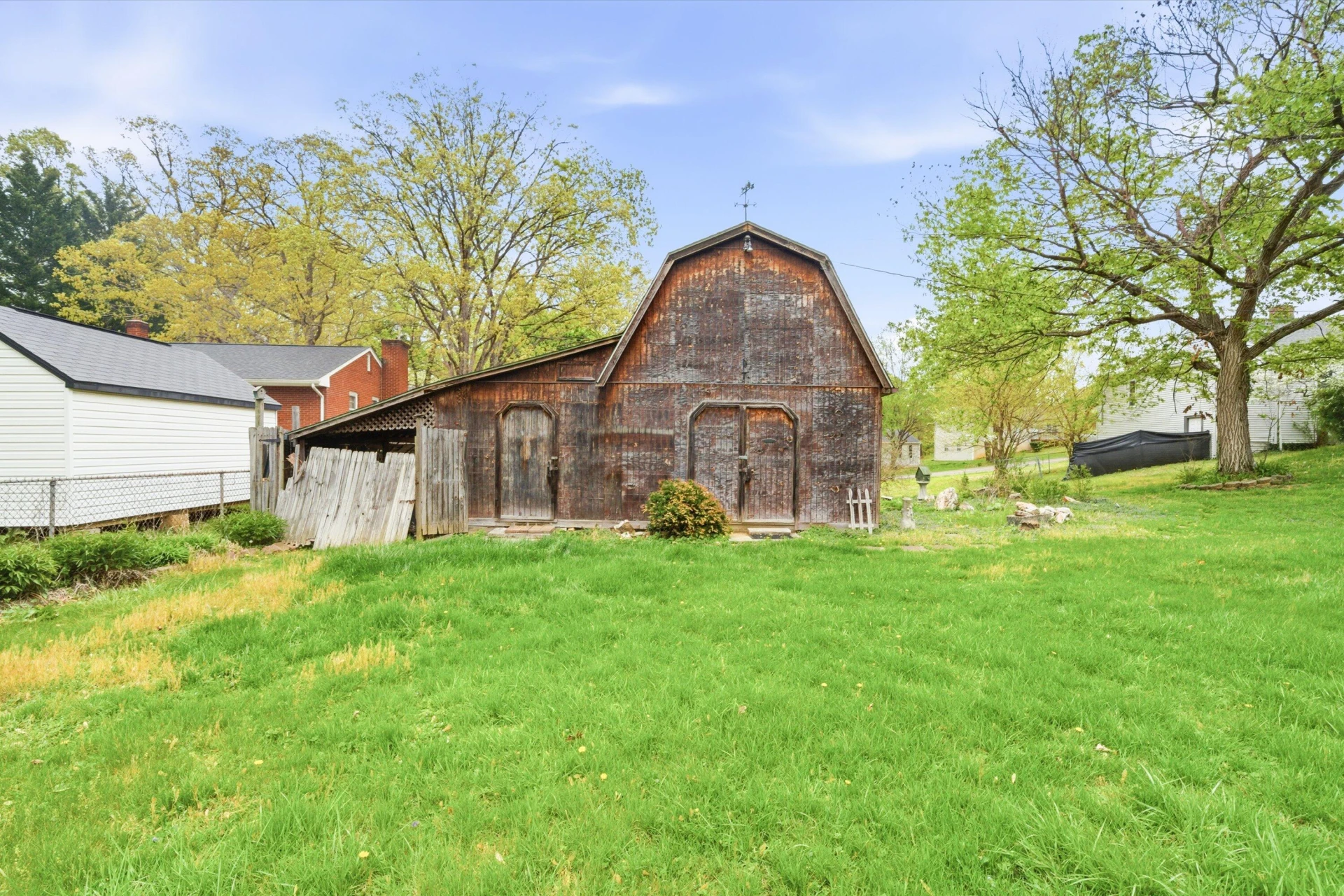 5011 Victoria ST NW - Photo 23