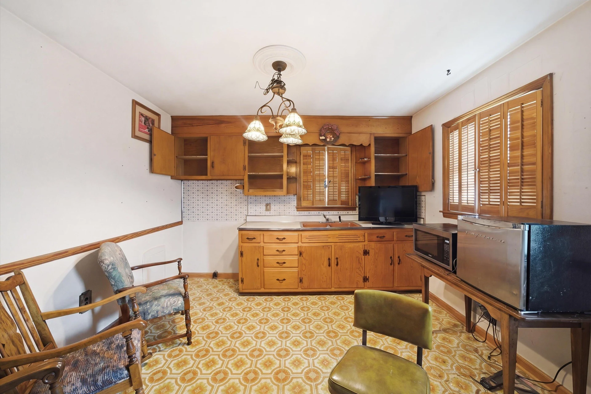 5011 Victoria ST NW - Photo 4