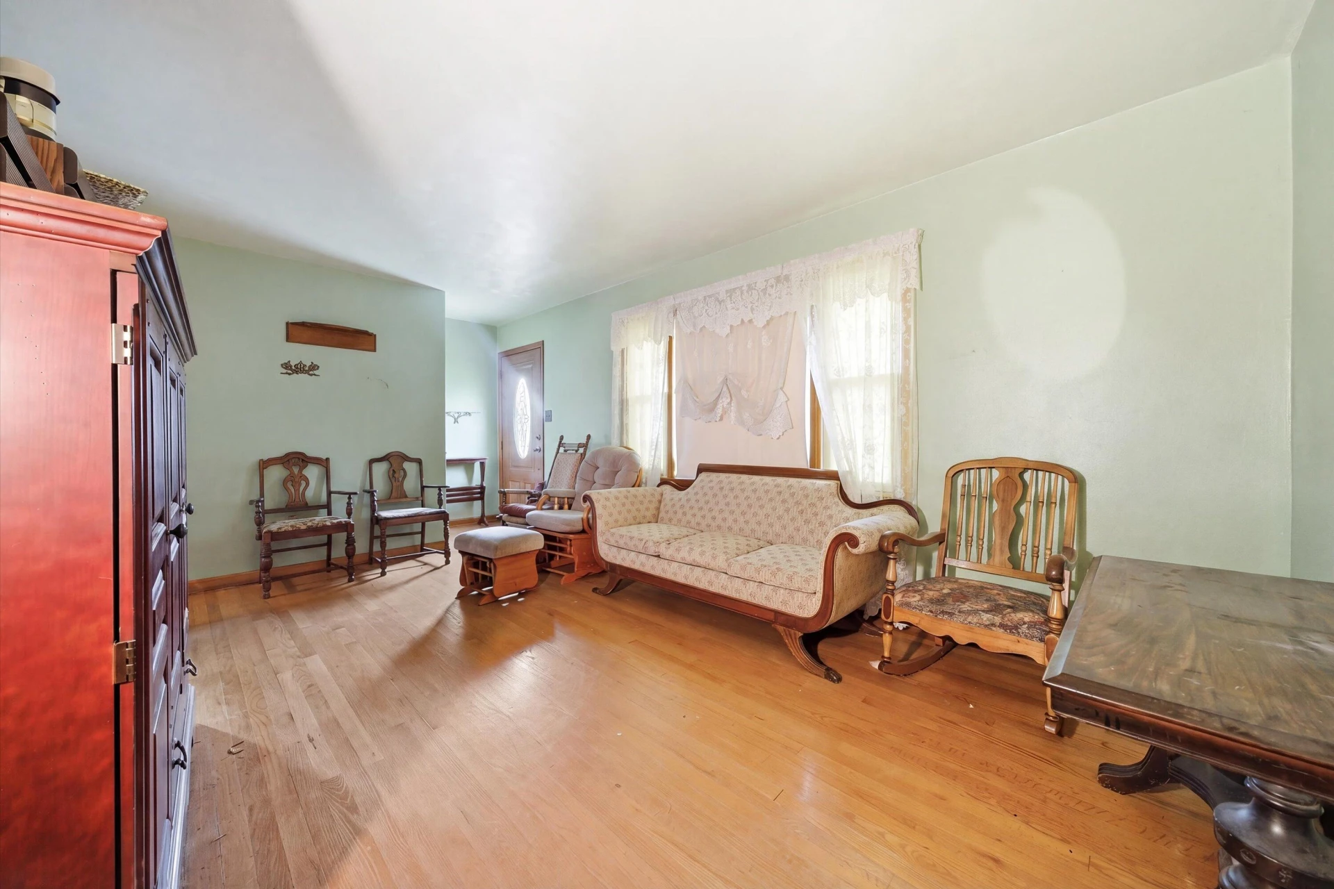 5011 Victoria ST NW - Photo 6