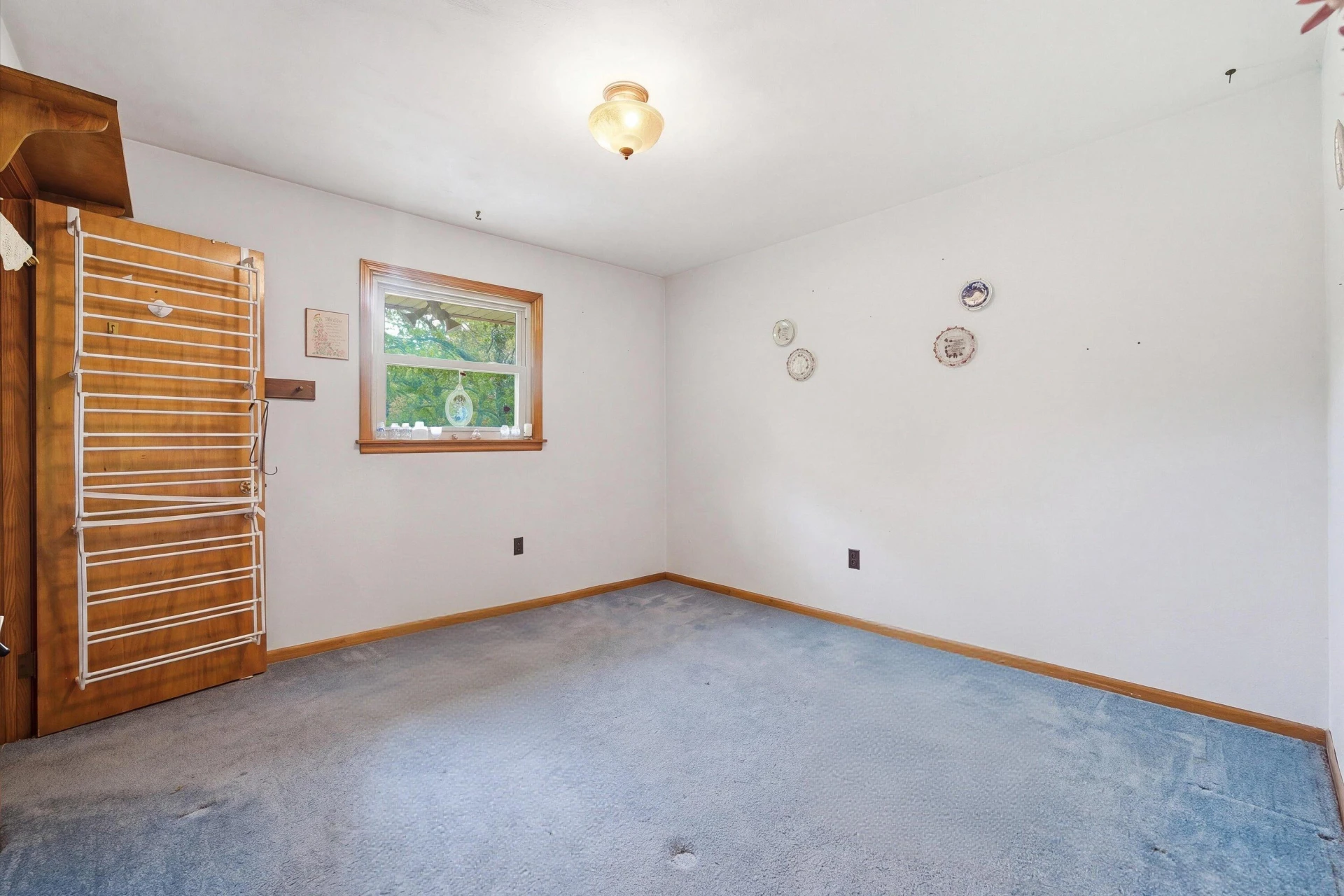 5011 Victoria ST NW - Photo 9
